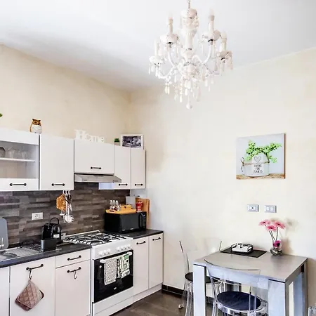 Palms House روما